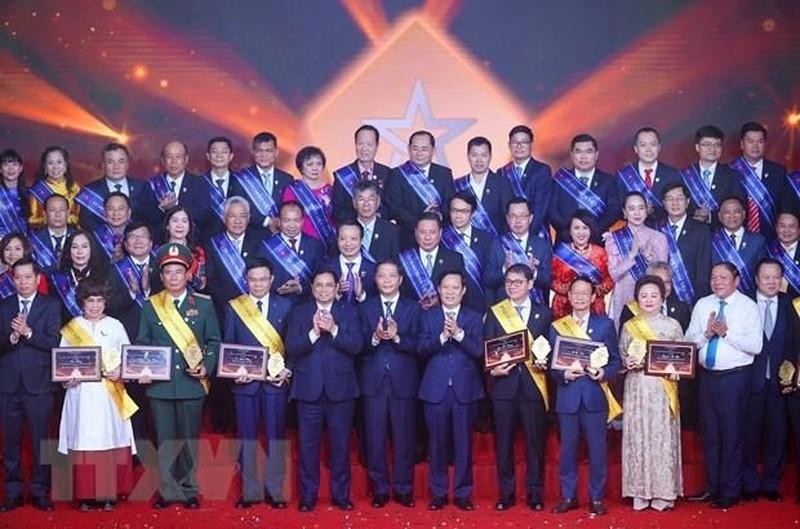 Prime Minister Pham Minh Chinh meets outstanding entrepreneurs. (Photo: VNA)
