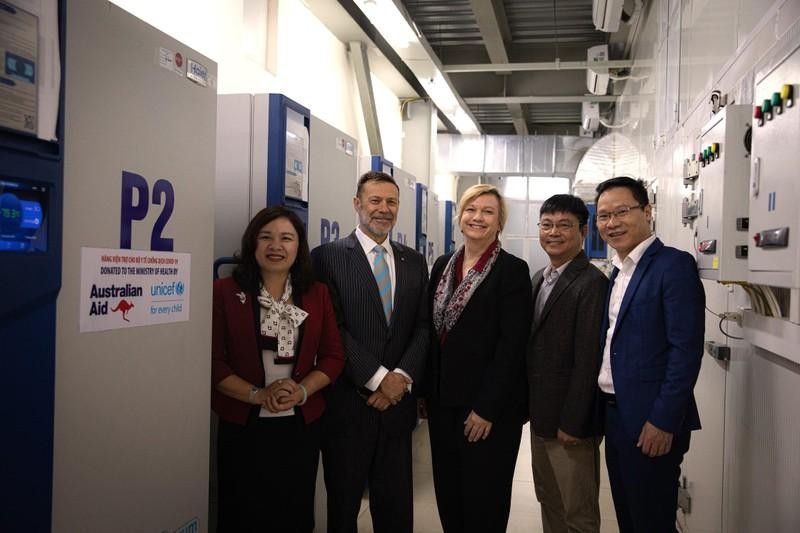 Representatives from the Australian Embassy in Vietnam, UNICEF Vietnam and the National Institute of Hygiene and Epidemiology witness vaccine deliveries in Hanoi. (Photo courtesy of the Australian Embassy in Vietnam) 
