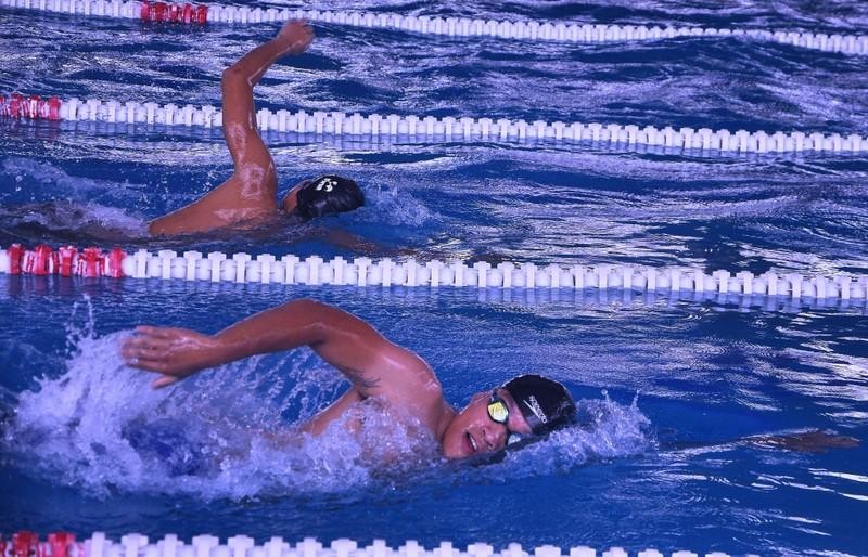 Athletes compete in the 400m freestyle swimming event.