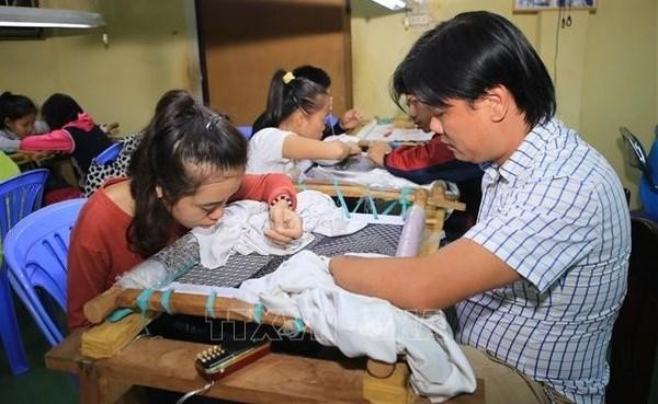 Persons with disabilities have received support in vocational training (Photo: VNA)