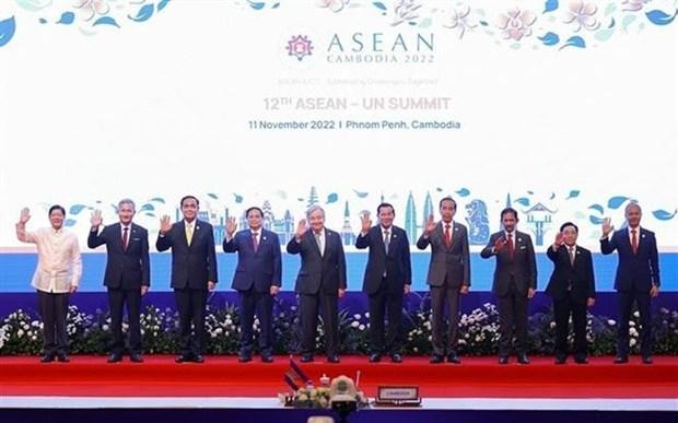 ASEAN leaders and UN Secretary-General Antonio Guterres at the 12th ASEAN-UN Summit (Photo: VNA)