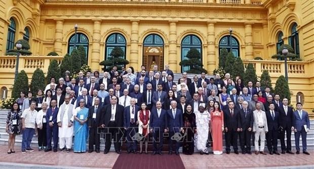 President Nguyen Xuan Phuc and WPC delegates in a group photo. (Photo: VNA)