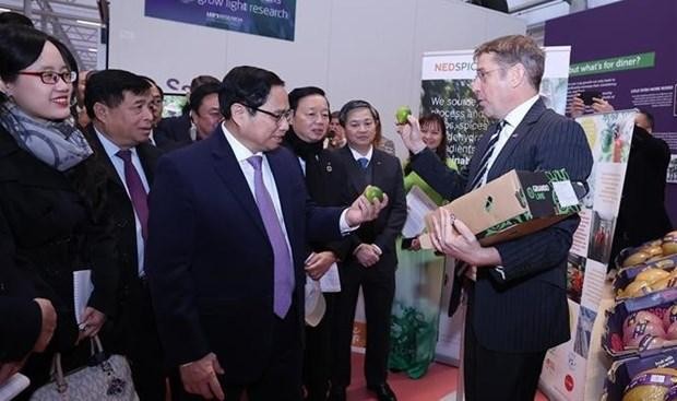 Prime Minister Pham Minh Chinh visits the World Horti Centre (WHC) in South Holland province, the Netherlands (Photo: VNA) 