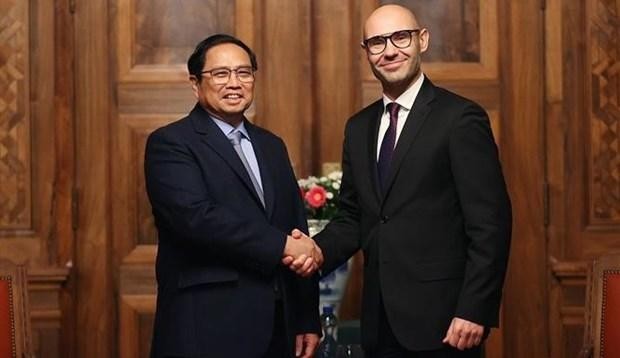 Prime Minister Pham Minh Chinh (L) and PCA Secretary General Marcin Czepelak (Photo: VNA)