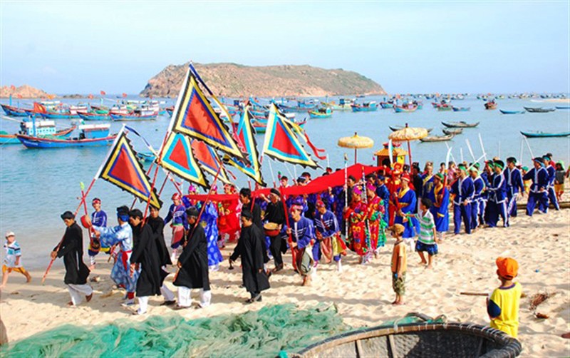 The Cau Ngu (whale worship) Festival, is one of the famous festivals of Binh Dinh Province.