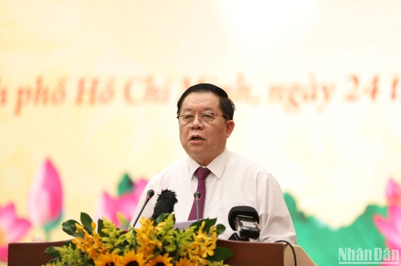 Secretary of the Party Central Committee and head of the Party Central Committee’s Commission for Information and Education Nguyen Trong Nghia speaks at the conference.