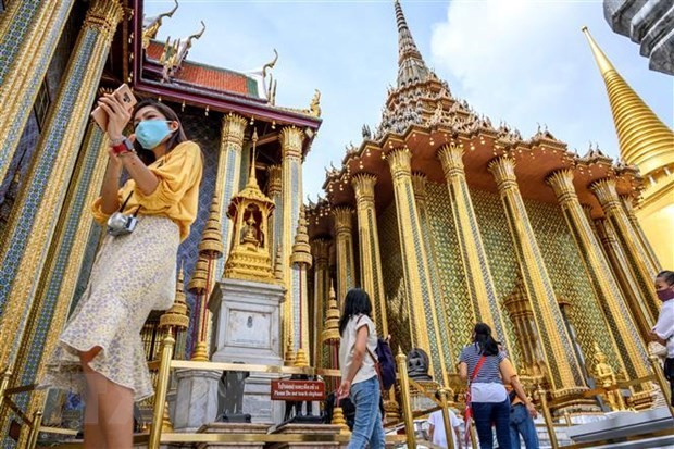 To prepare for a potential influx of Chinese tourists, the Thai Ministry of Tourism and Sports plans to offer COVID-19 shots to tourists at an affordable price. (Photo: AFP/VNA)