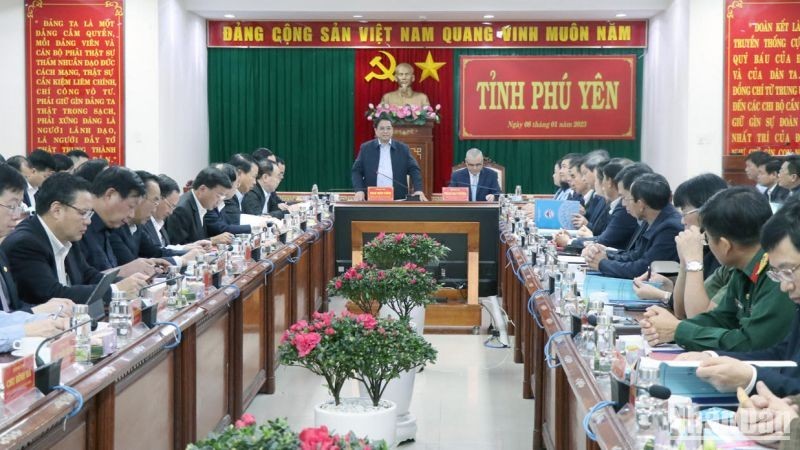 PM Pham Minh Chinh speaks at the working session with Phu Yen leaders on January 8.