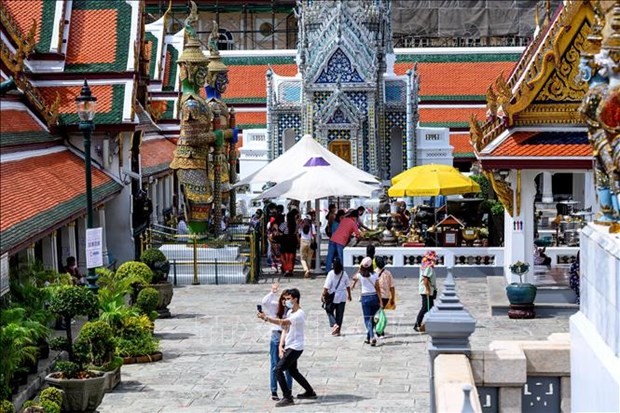 Tourists at the Royal Palace in Bangkok, Thailand. (Photo: AFP/VNA)