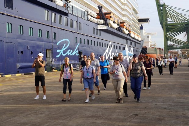 International cruise ship Mein Schiff 5 with 2,370 tourists docked at SP-PSA port in southern province of Ba Ria-Vung Tau on January 26. (Photo: VNA)