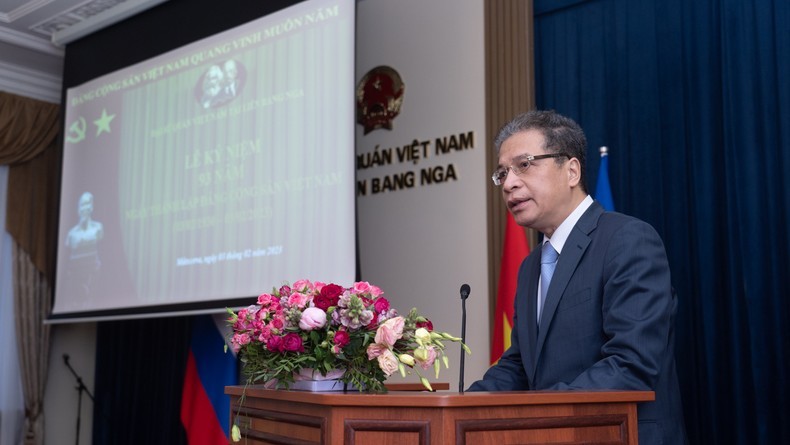 Vietnamese Ambassador to Russia Dang Minh Khoi speaks at the ceremony.