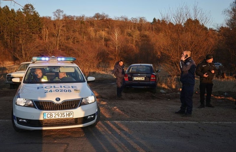 Police work near the scene after at least 18 people were found dead in Bulgaria in a lorry near the capital Sofia. (Photo: Reuters)