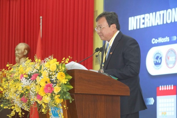 Chairman of the People’s Committee of Tra Vinh province Le Van Han speaks at the conference. (Photo: VNA)