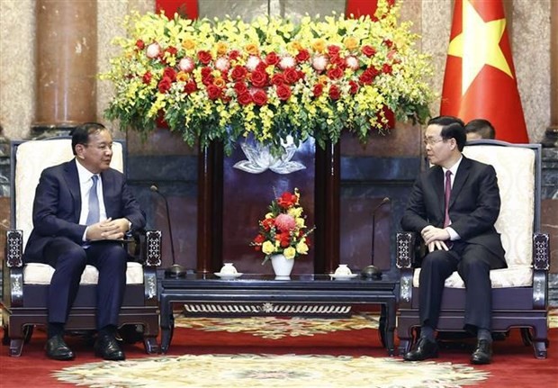 President Vo Van Thuong (R) hosts Cambodian Deputy Prime Minister and Minister of Foreign Affairs and International Cooperation Prak Sokhonn. (Photo: VNA)