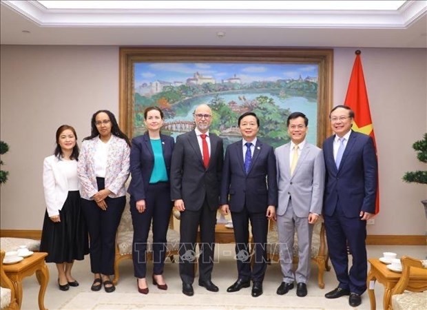 Deputy Prime Minister Tran Hong Ha (third, right) and Canadian Ambassador to Vietnam Shawn Perry Steil (C) at the meeting (Photo: VNA) 