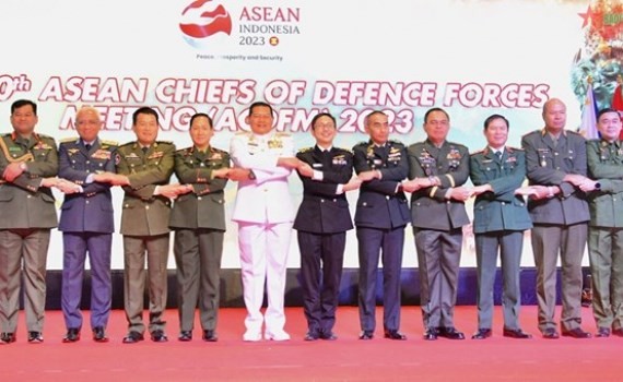 Heads of delegations to the 20th ASEAN Chiefs of Defence Forces Meeting (ACDFM 20). (Photo: VNA)