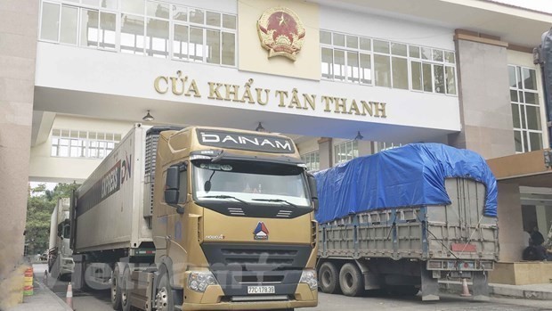 Trucks carrying goods pass the Tan Thanh border gate in the northern province of Lang Son. (Photo: VNA)