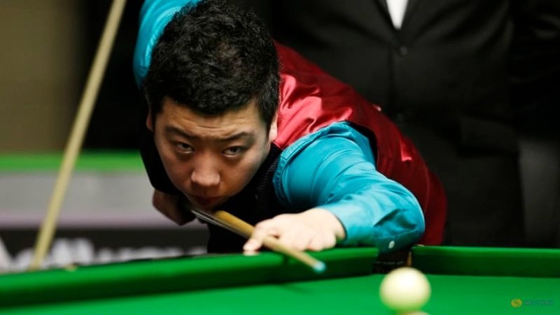 Chinese snooker player Li Hang in action during a match at the Betway UK Championship (Photo: Reuters)