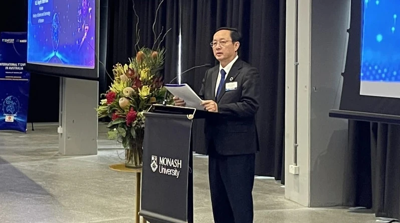 Minister of Science and Technology Huynh Thanh Dat speaks at the event.