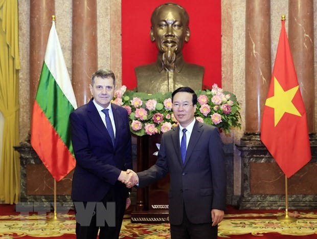 President Vo Van Thuong (R) and Bulgarian Ambassador Pavlin Todorov. (Photo: VNA)