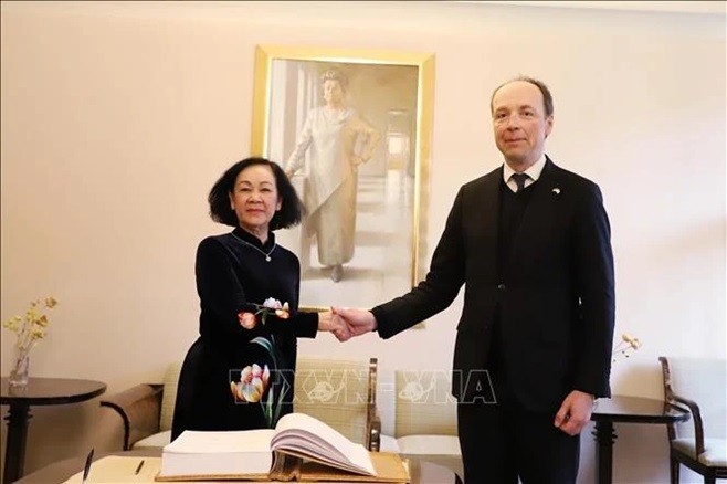 Politburo member Truong Thi Mai meets Speaker of the Finnish Parliament Jussi Halla-Aho. (Photo: VNA)