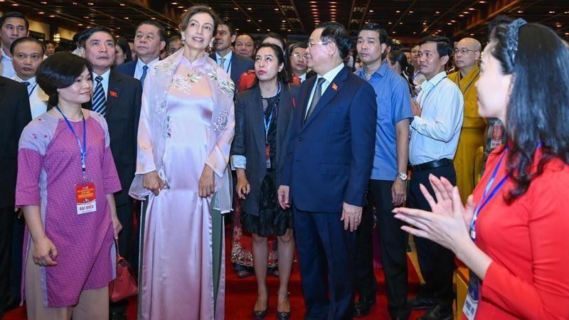 NA Chairman Vuong Dinh Hue and Director General of the UNESCO Audrey Azoulay attends the ceremony. (Photo: NDO)
