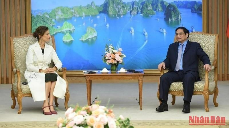 PM Pham Minh Chinh (R) receives UNESCO Director General Audrey Azoulay. (Photo: NDO)