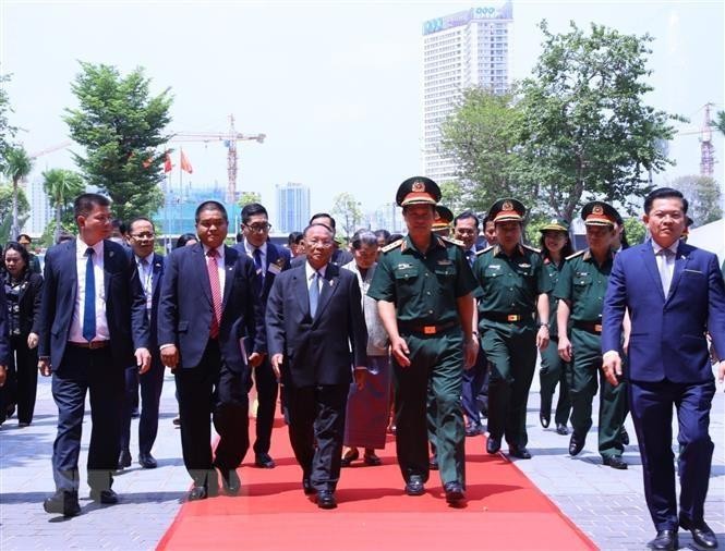 Cambodian National Assembly President Samdech Heng Samrin and the Cambodian NA delegation visit Viettel on September 12. (Photo: VNA)