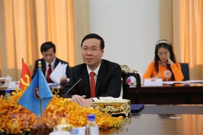 olitburo member and permanent member of the Party Central Committee’s Secretariat Vo Van Thuong at the talks with the CPP's Vice President and President of the Senate of Cambodia Say Chhum. (Photo: VNA)