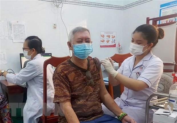 A man gets vaccinated against COVID-19. (Photo: VNA)