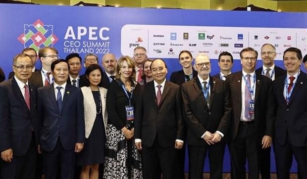 President Nguyen Xuan Phuc with delegates at the event (Photo: VNA)