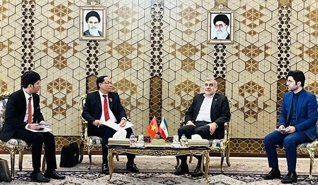 At the talks between Vice Chairman of the Vietnamese NA Senior Lieutenant General Tran Quang Phuong and Iran's First Deputy Parliament Speaker Ali Nikzad. (Photo: quochoi.vn)