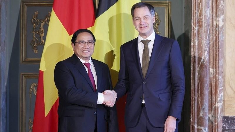 Prime Minister Pham Minh Chinh (left) and his Belgian counterpart Alexander De Croo. (Photo: VNA)