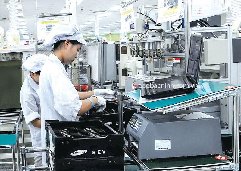 Samsung workers at Yen Phong Industrial Park in Bac Ninh Province. (Photo: baobacninh.com.vn)