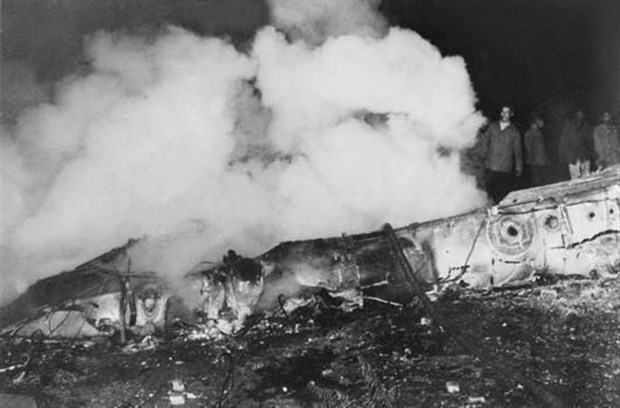 The wreckage of a US B-52 strategic bomber shot down by Hanoi troops and people on the night of December 26, 1972. (Photo: VNA)