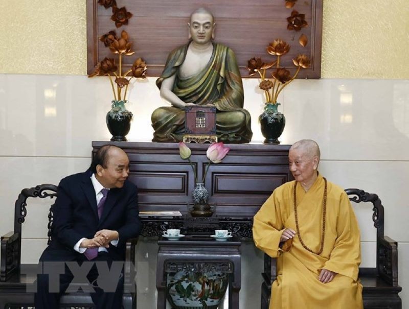 President Nguyen Xuan Phuc and Most Venerable Thich Tri Quang (Photo: VNA)