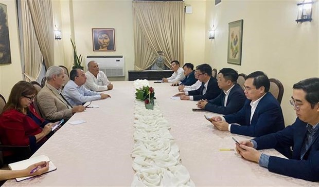 Working session between Vietnamese Party delegation and Rogelio Polanco Fuentes, Secretary of the PCC Central Committee, head of its Ideological Department (Photo: VNA) 
