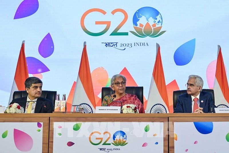 Indian Finance Minister Nirmala Sitharaman (middle) addresses a media briefing after the first G20 Finance Ministers and Central Bank Governors Meeting in Bengaluru, India on February 25, 2023. (Photo: AFP/VNA)