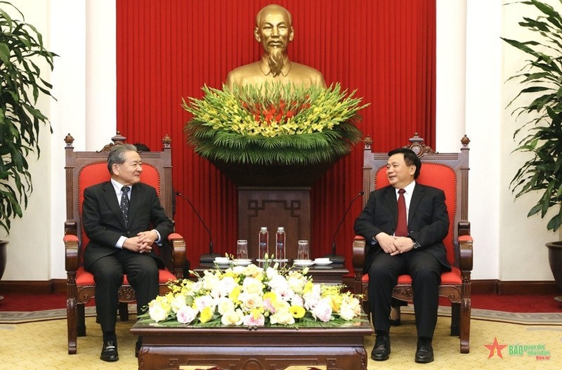 Nguyen Xuan Thang (R), Politburo member, President of the Ho Chi Minh National Academy of Politics (HCMA) and Chairman of the Central Theory Council, and Ogata Yasuo, Vice Chairman of the Presidium of the JCP and head of its International Department. (Photo: qdnd.vn)