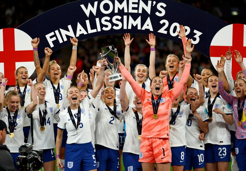 England's Leah Williamson and Mary Earps celebrate with the trophy after winning the Women's Finalissima, Wembley Stadium, London, the UK, April 6, 2023. (Photo: Action Images via Reuters)