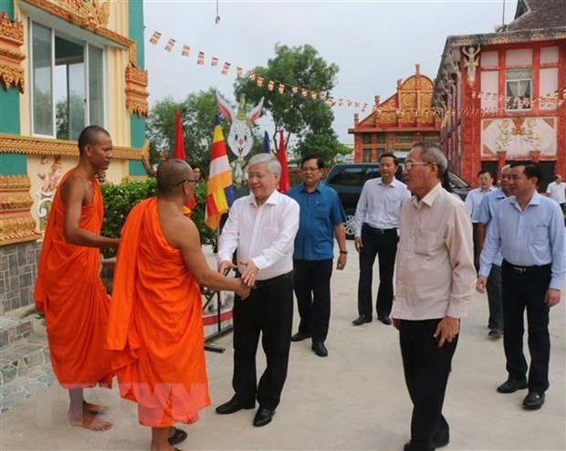 President of the Vietnam Fatherland Front (VFF) Central Committee Do Van Chien on April 13 visits Mekong Delta Bac Lieu province’s Patriotic Clergy Solidarity Association on the occasion of the Chol Chnam Thmay. (Photo: VNA)