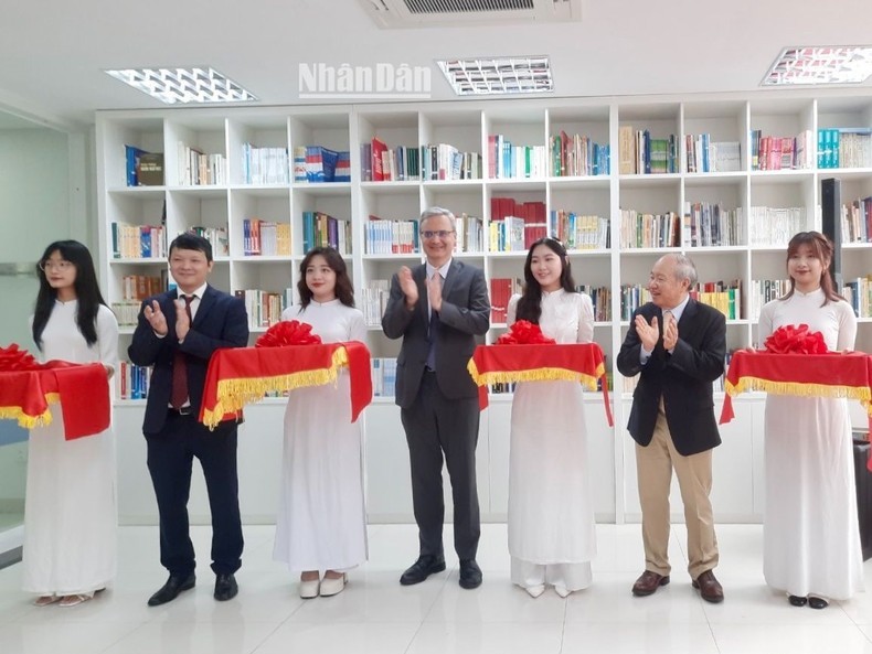 At the inauguration ceremony of the Francophonie Library (Photo: NDO)