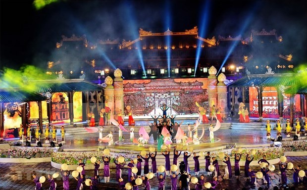 An art performance at the Hue Traditional Craft Festival 2021 (Photo: VNA)