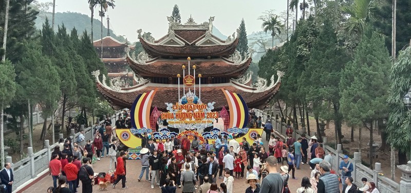 The 2023 Huong Pagoda Festival (Photo: Giang Nam)