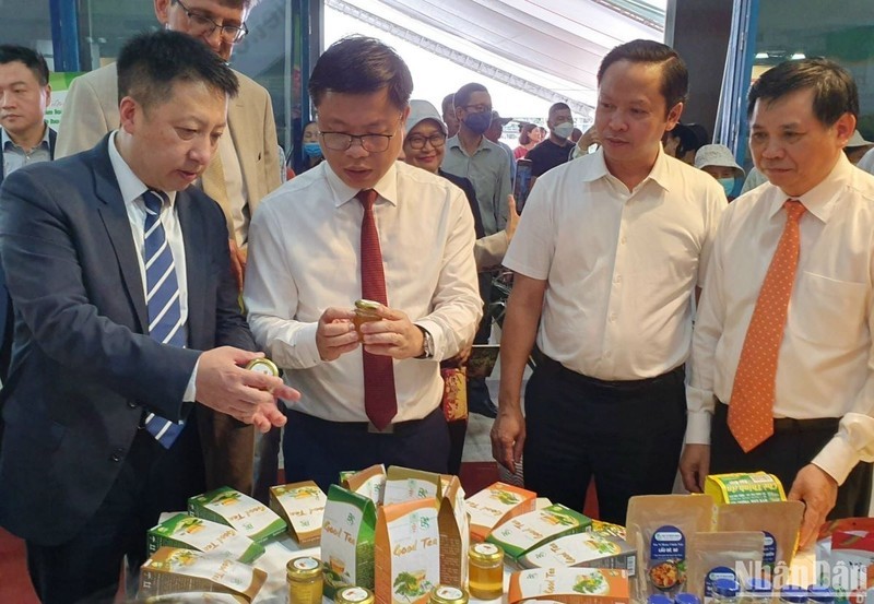 The annual AgroViet has attracted the attention from a large number of enterprises and consumers. (Photo: NDO)