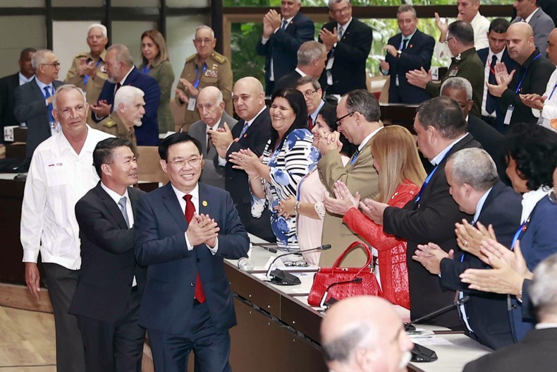 NA Chairman Vuong Dinh Hue attends the special session of the 10th Cuban National Assembly and the celebration of the 62nd anniversary of the Giron Beach Victory. (Photo: DOAN TAN)