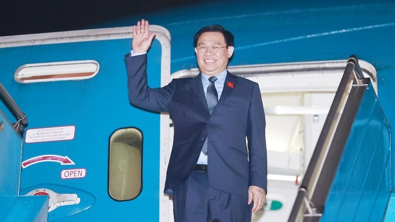 NA Chairman Vuong Dinh Hue departs for Cuba. (Photo: VNA)
