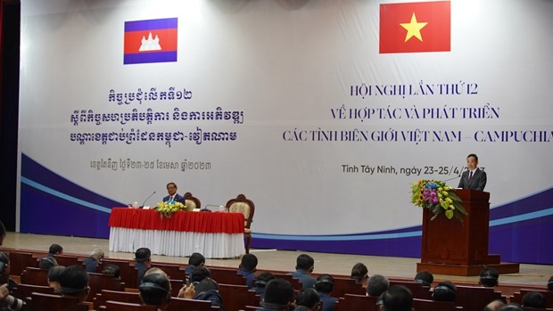At the 12th meeting on cooperation and development between border provinces of Vietnam and Cambodia (Photo: VNA)