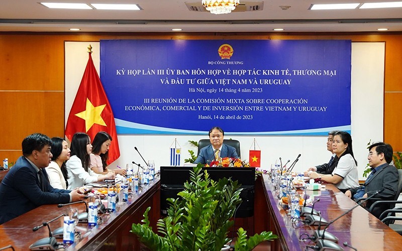 The third meeting of the Joint Committee on Economic, Trade and Investment Cooperation between Vietnam and Uruguay. (Photo: Ministry of Industry and Trade)