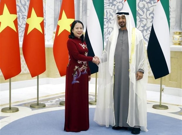 Vice President of Vietnam Vo Thi Anh Xuan (L) meets with President of the UAE Sheikh Mohamed bin Zayed Al Nahyan on May 3. (Photo: VNA)